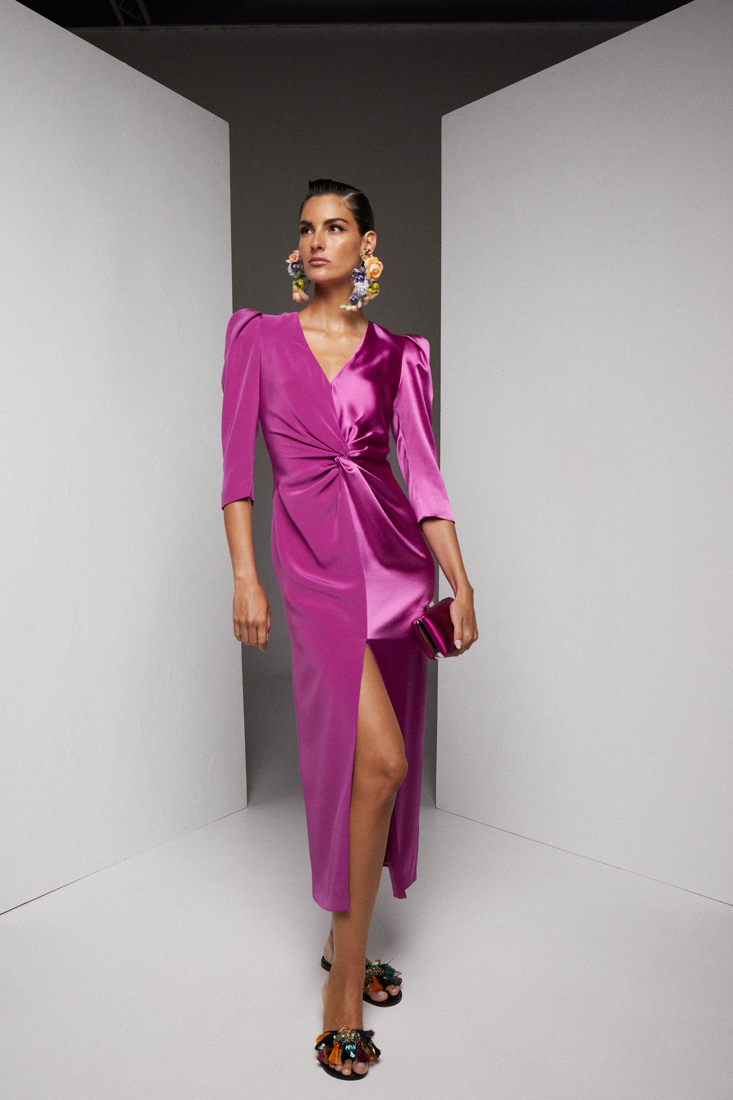 VESTIDO MIDI NUDO CONTRASTES