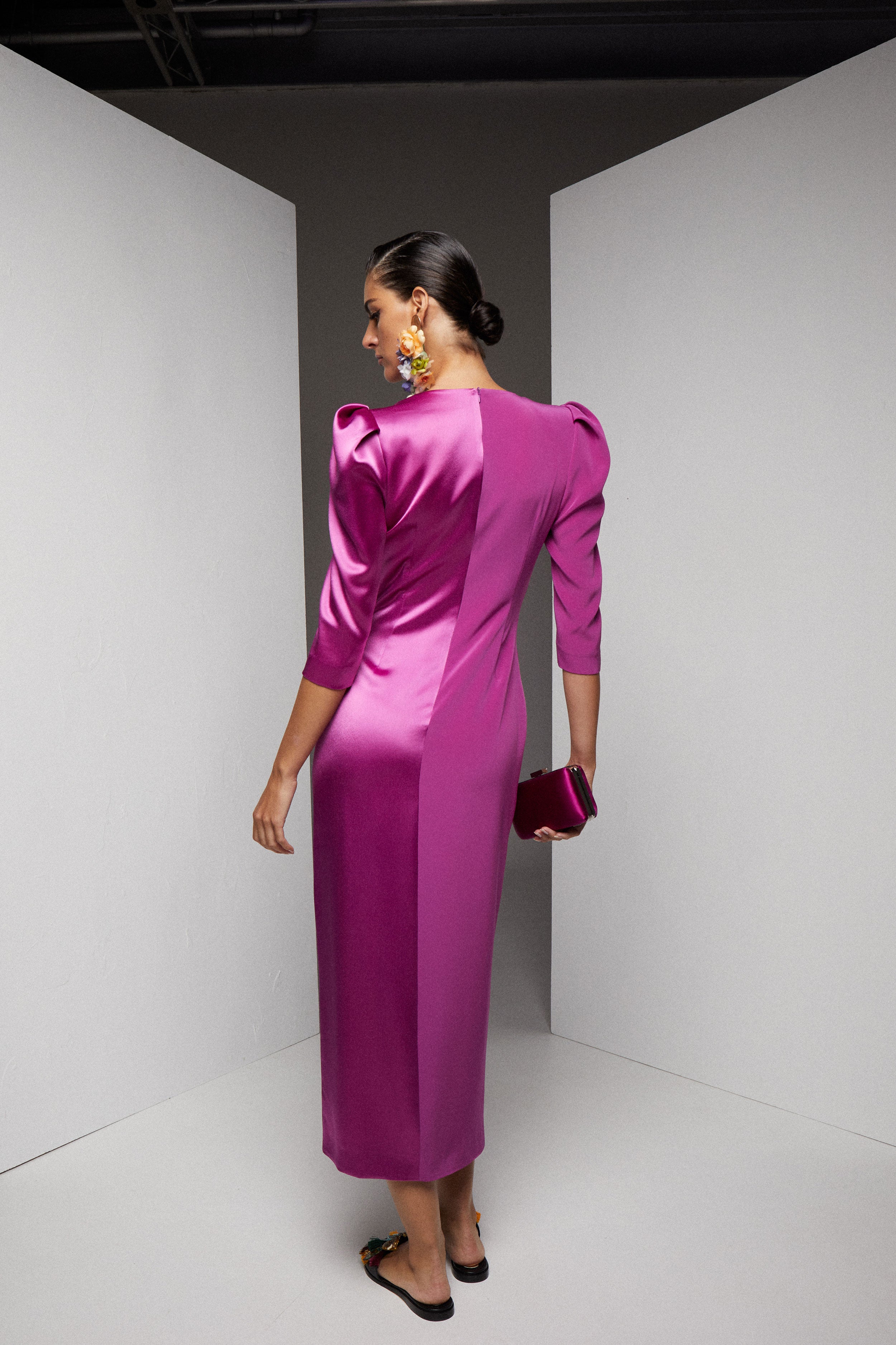 VESTIDO MIDI NUDO CONTRASTES