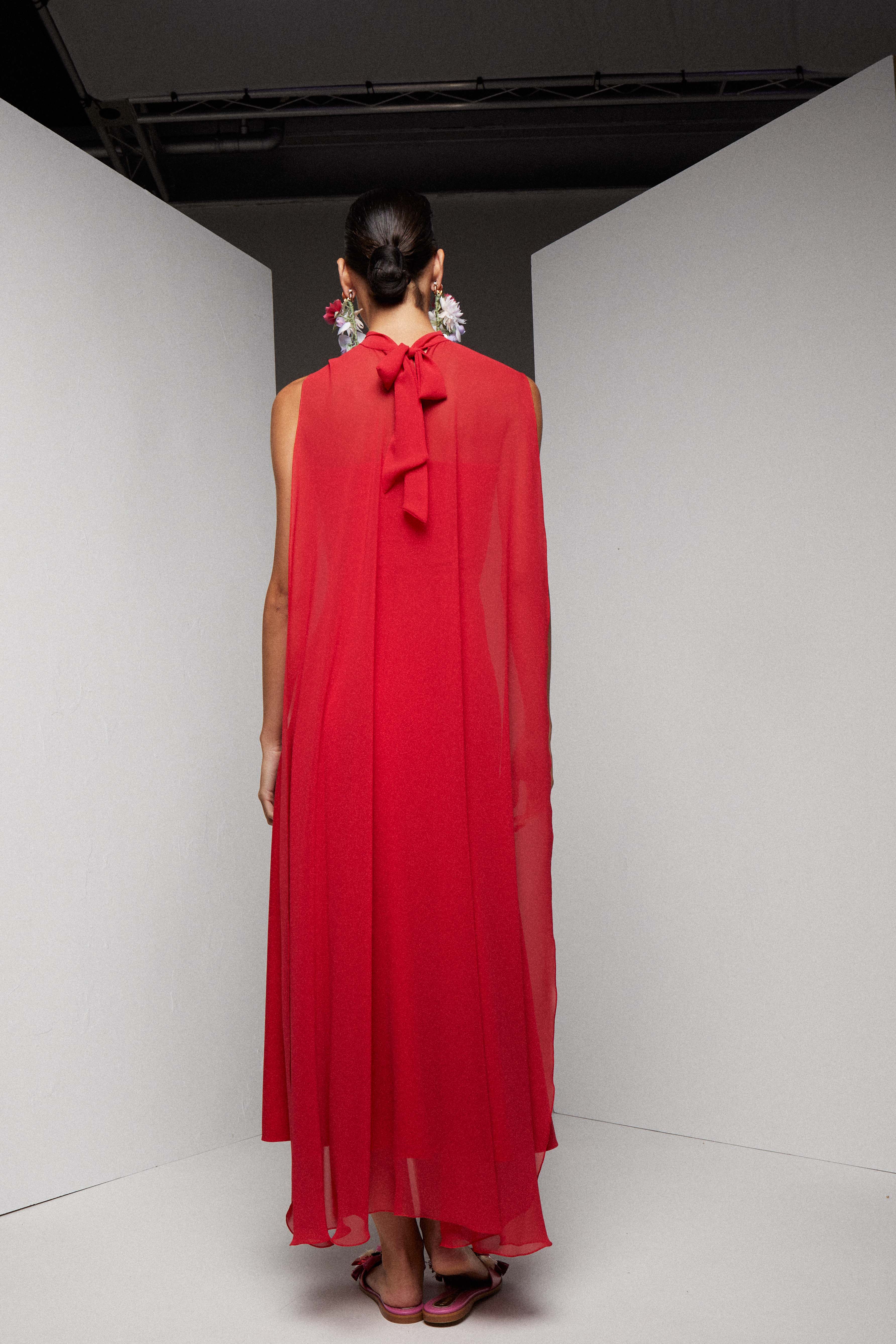 VESTIDO CUT OUT CAPA