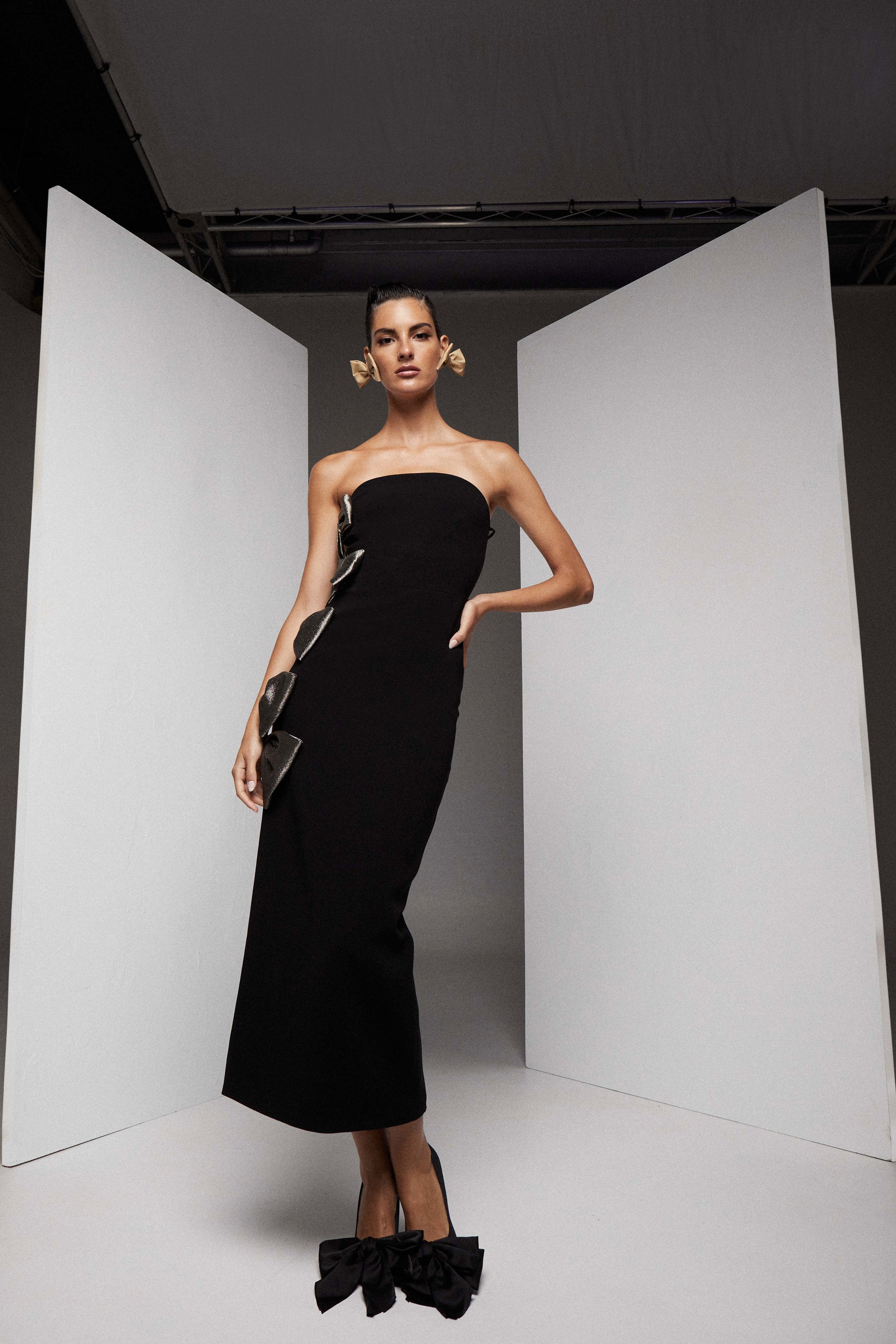 VESTIDO LAZOS LATERALES LUREX