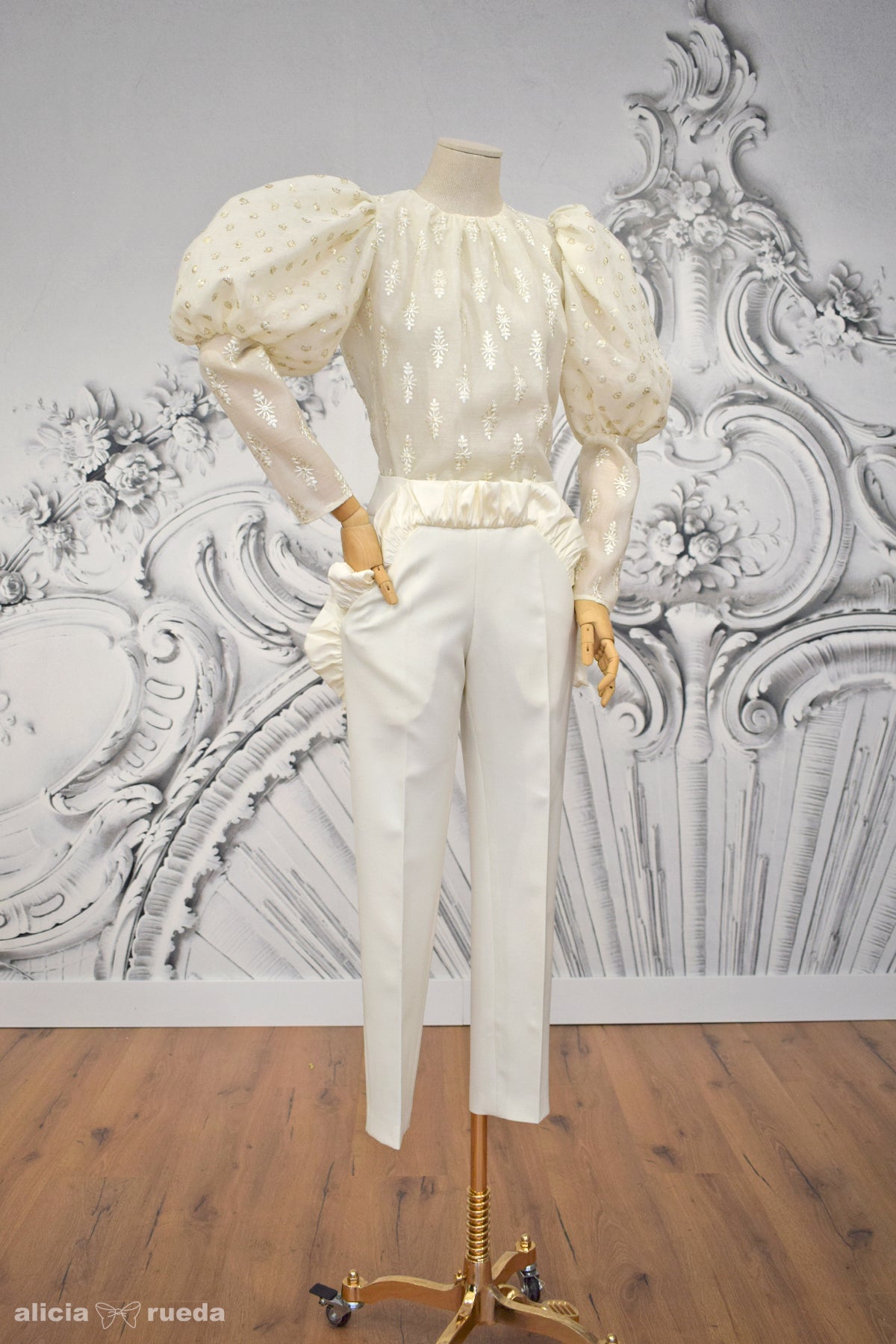 ESME BLOUSE AND AURA PANTS