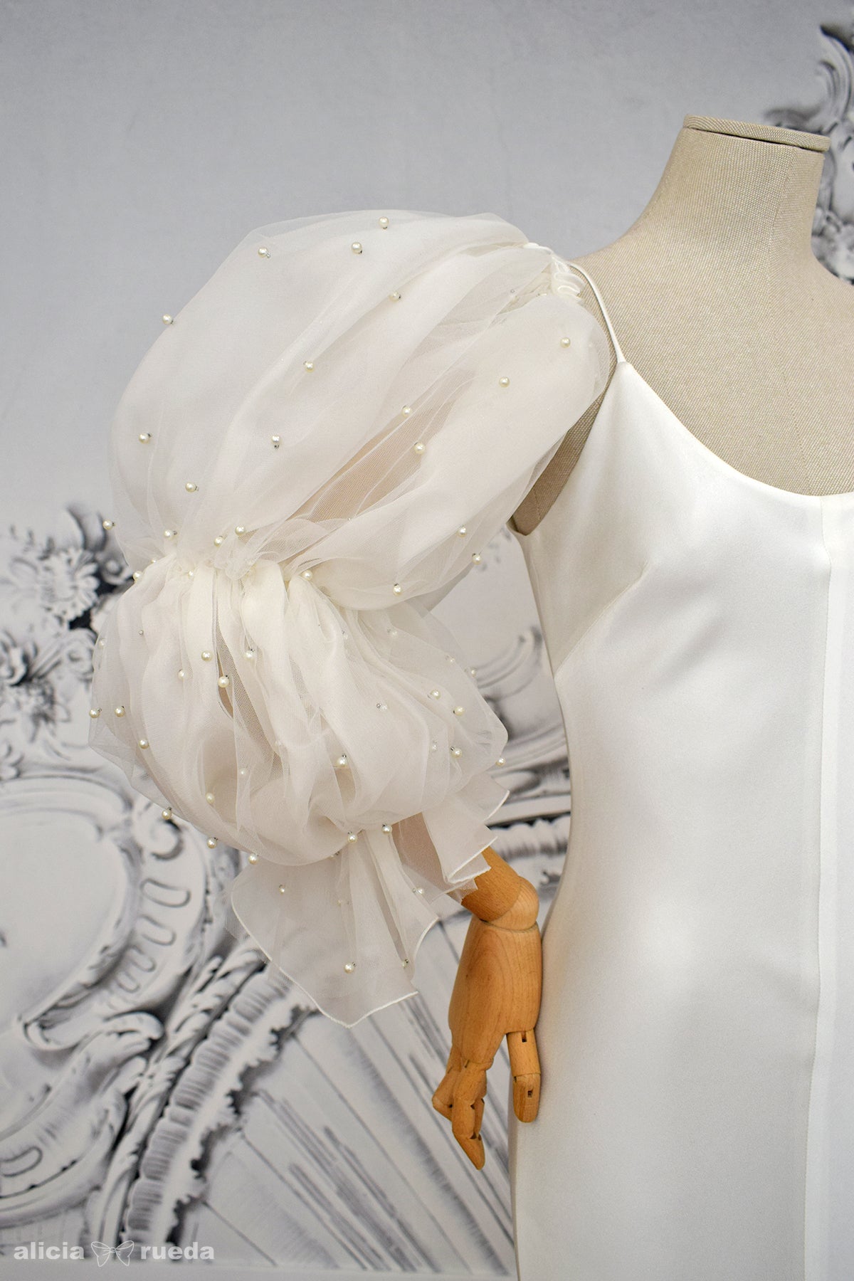 KATALINA DRESS AND JULIA SLEEVES