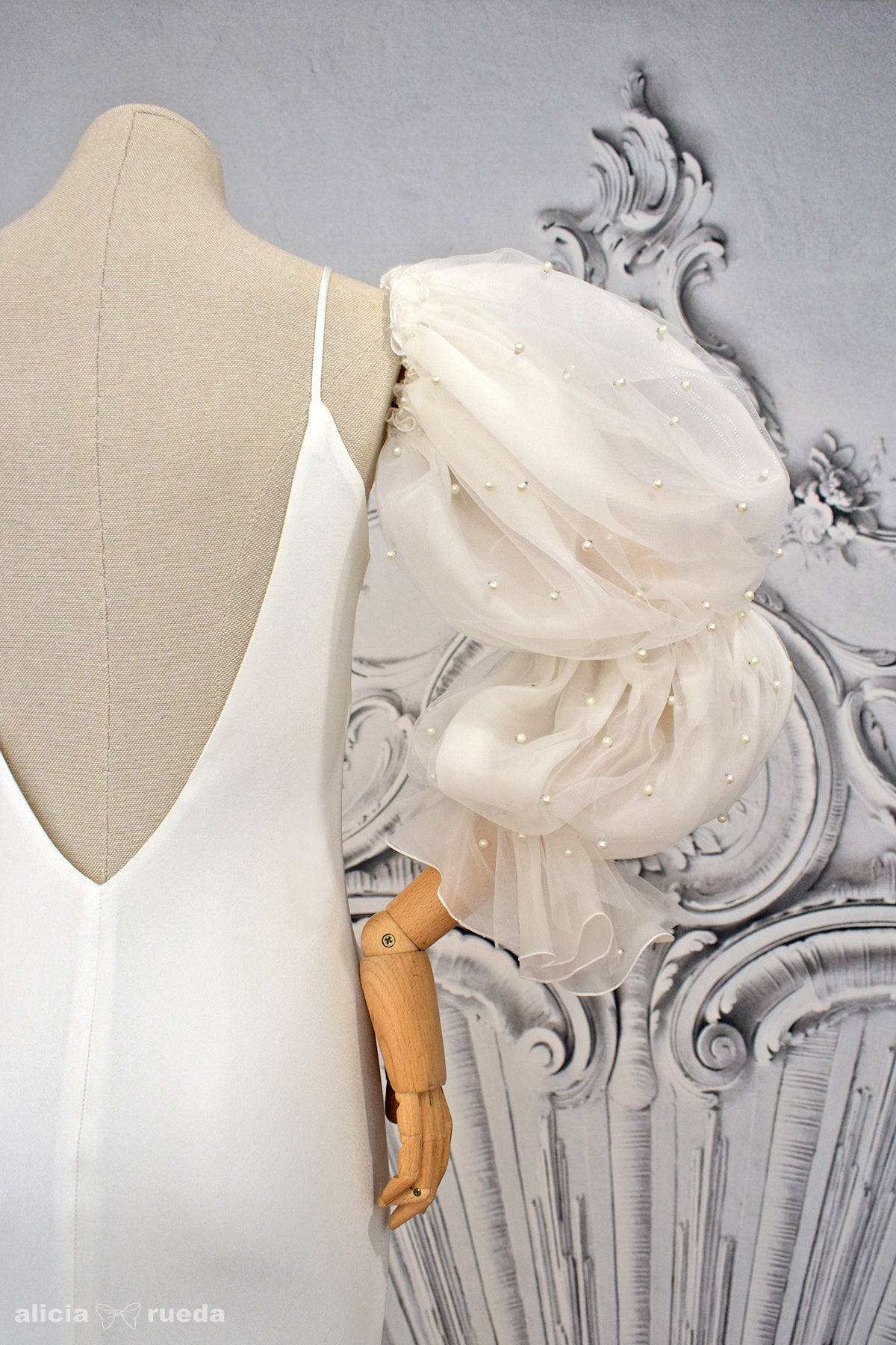 KATALINA DRESS AND JULIA SLEEVES