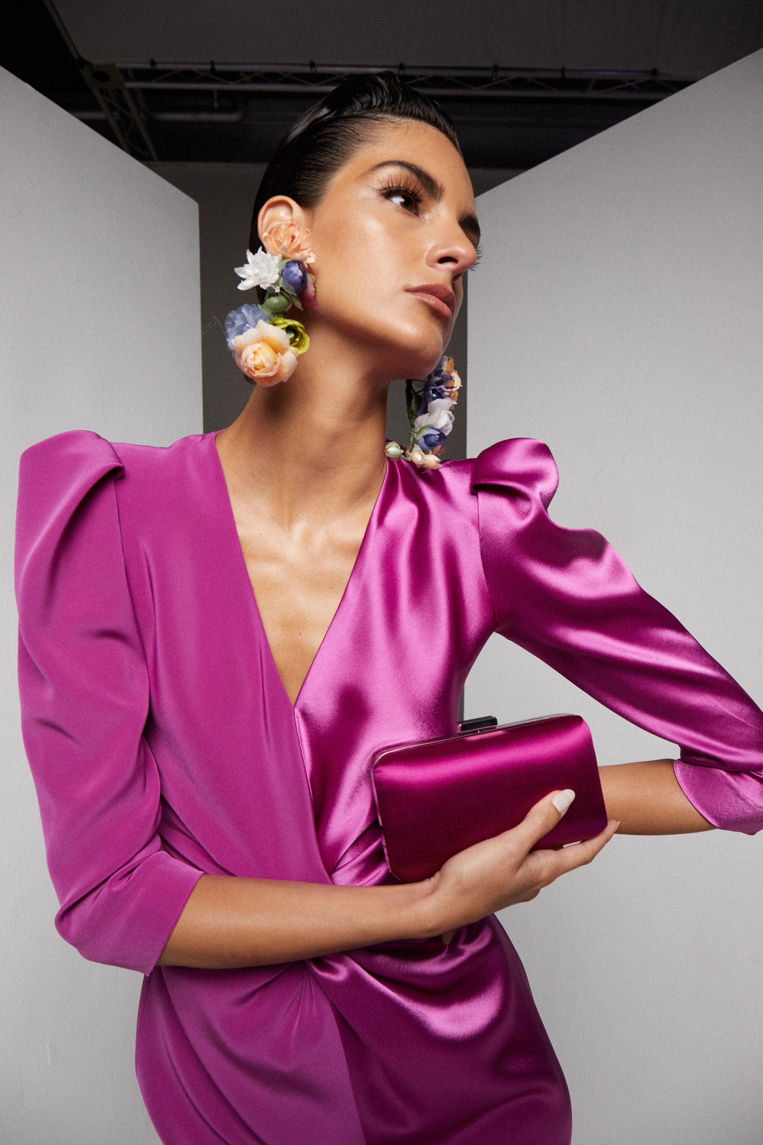 VESTIDO MIDI NUDO CONTRASTES